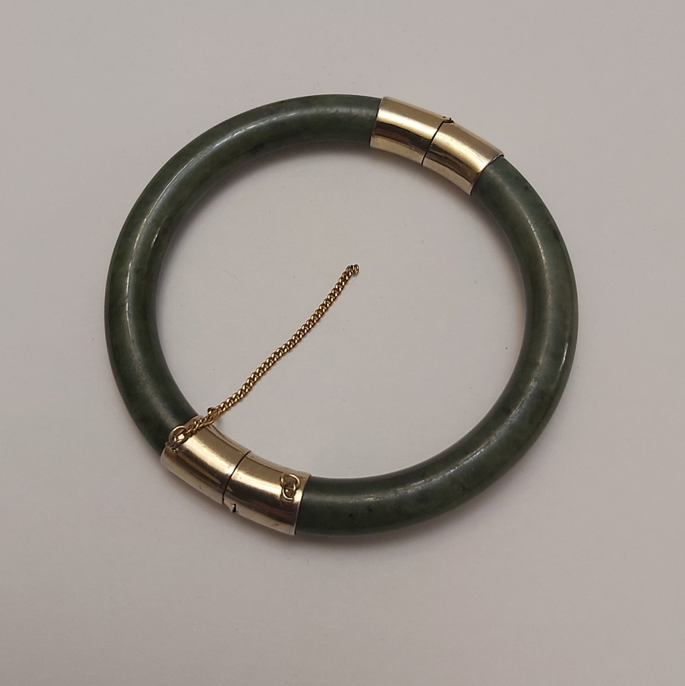Jad Elegant Green and Gold Bracelet
